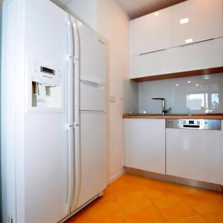 Nesh Apartament *